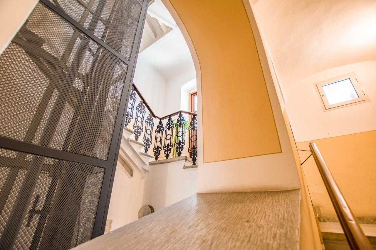Casa Vacanze Al Teatro Trieste Dış mekan fotoğraf