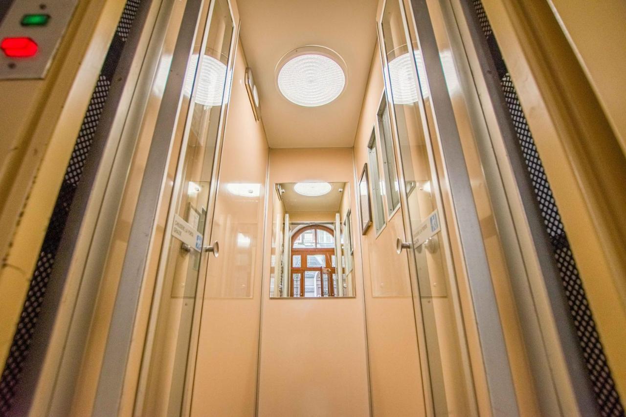 Casa Vacanze Al Teatro Trieste Dış mekan fotoğraf